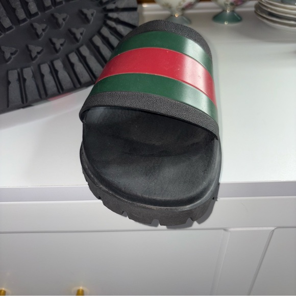 Mens Gucci Rubber Slide Sandal - Picture 14 of 16